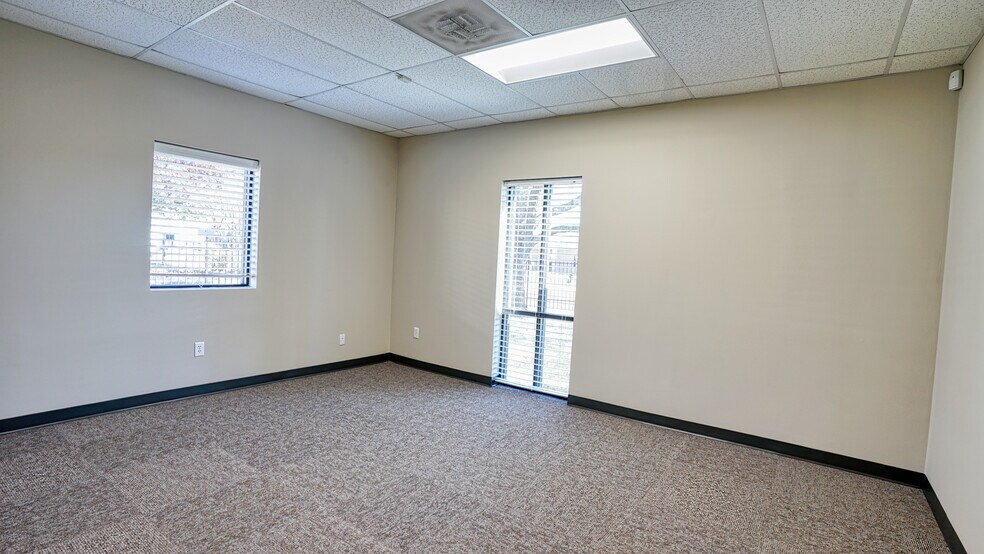 More Photos Of 5335 Brystone Dr, Houston Flex For Lease