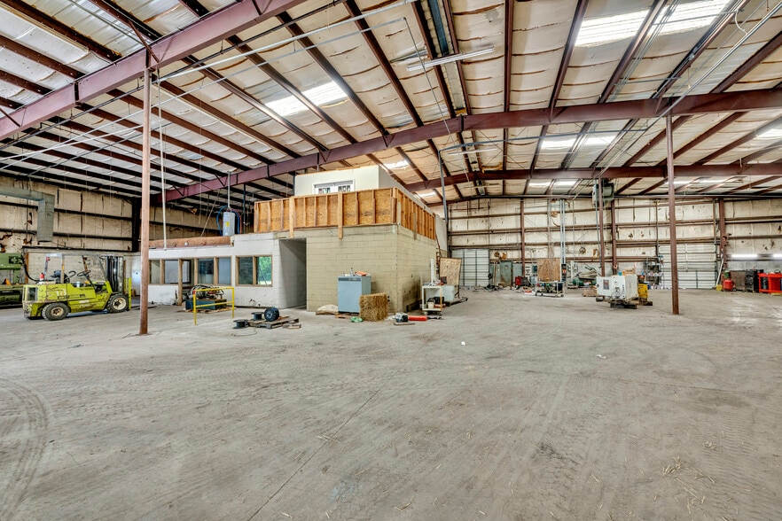 More Photos Of 200 4th St W, Birmingham Warehouse For Lease