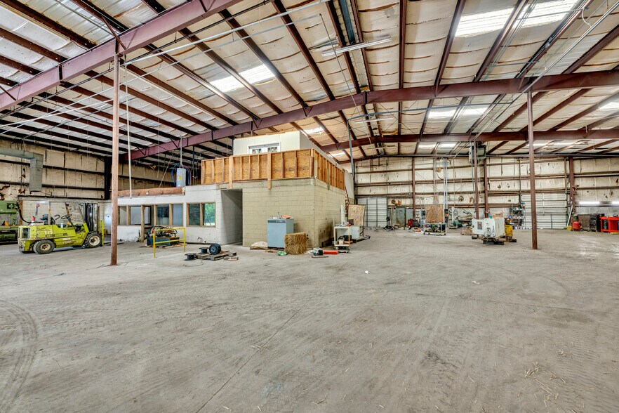More Photos Of 200 4th St W, Birmingham Warehouse For Sale