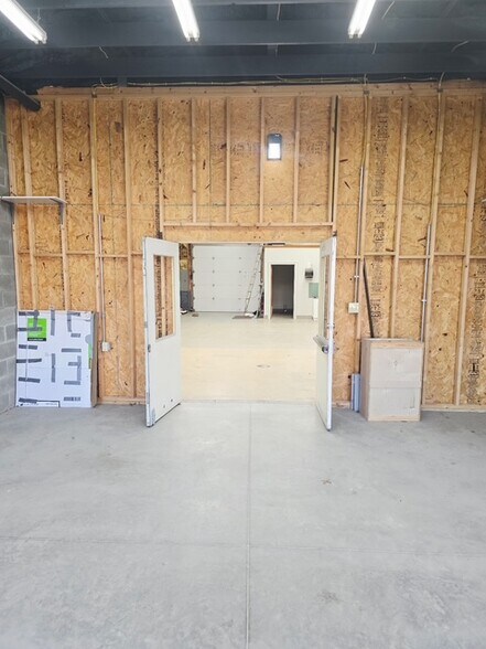 More Photos Of 2228 Dundee Rd, Louisville Freestanding For Sale