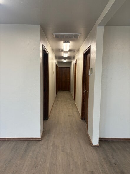 More Photos Of 410 S Eagle Ln, Oklahoma City Manufacturing For Lease