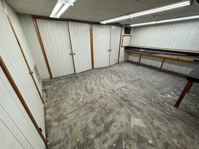 More Photos Of 132 Main St, Southington Bank For Lease