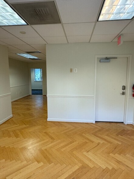 More Photos Of 6408 Seven Corners Pl, Falls Church Office For Sale