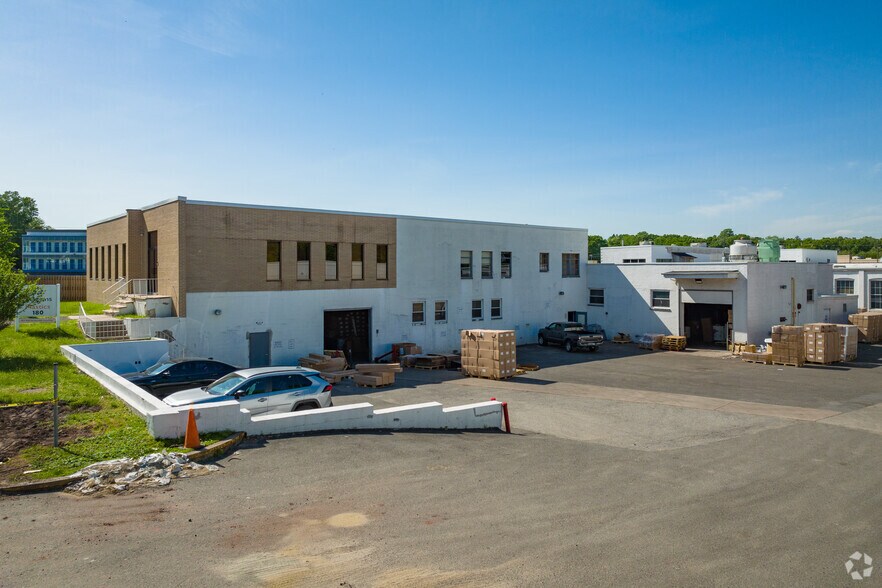 More Photos Of 180 Kingsland Rd, Clifton Warehouse For Lease