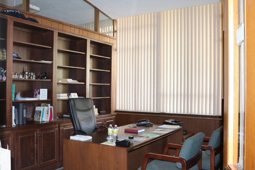 More Photos Of 1140 Governor St, Springfield Religious Facility For Sale