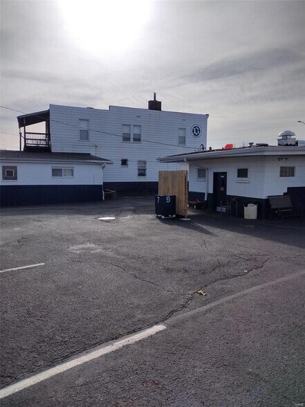 More Photos Of 7950 N Broadway, Saint Louis General Retail For Lease