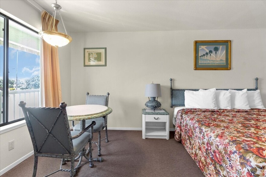 More Photos Of 1013 Front St, Soledad Hotel For Sale