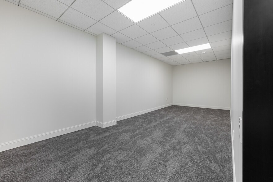 More Photos Of 17 S Briar Hollow Ln, Houston Office Residential For Lease