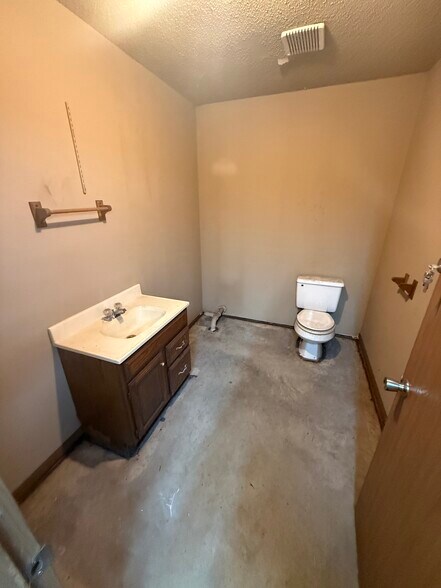 More Photos Of 3861 US-54, Linn Creek Industrial For Lease