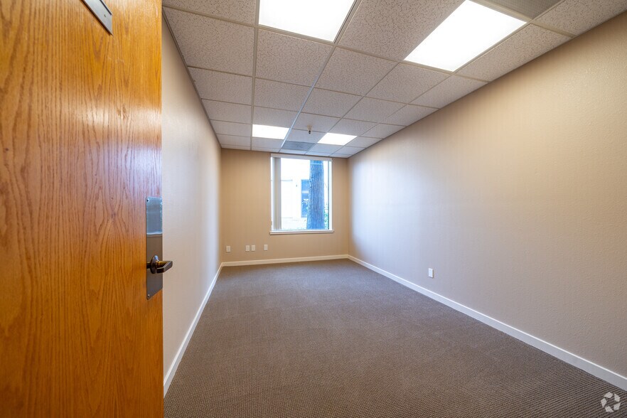 More Photos Of 384 Bel Marin Keys Blvd, Novato Office For Lease