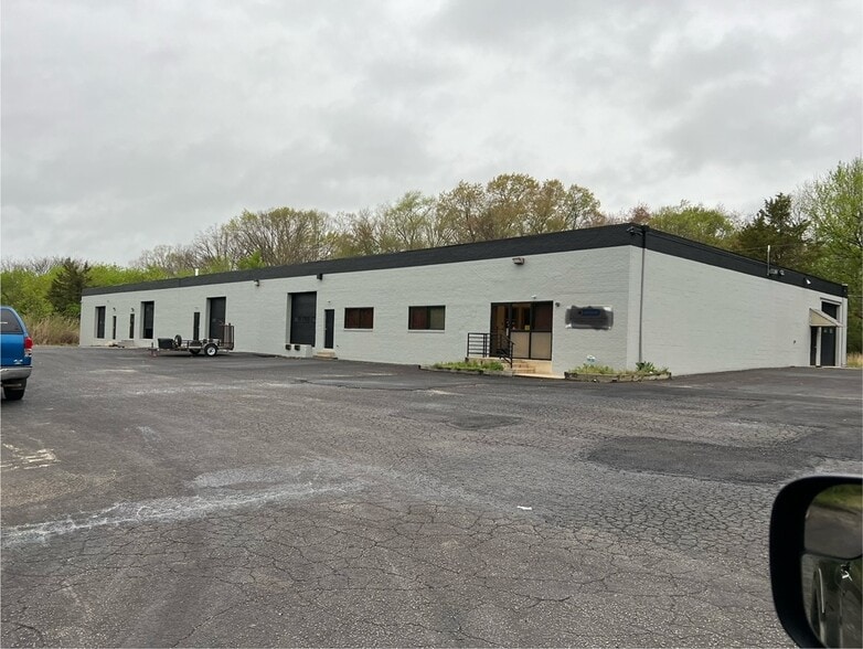 Primary Photo Of 2 Anco Dr, Deptford Warehouse For Lease