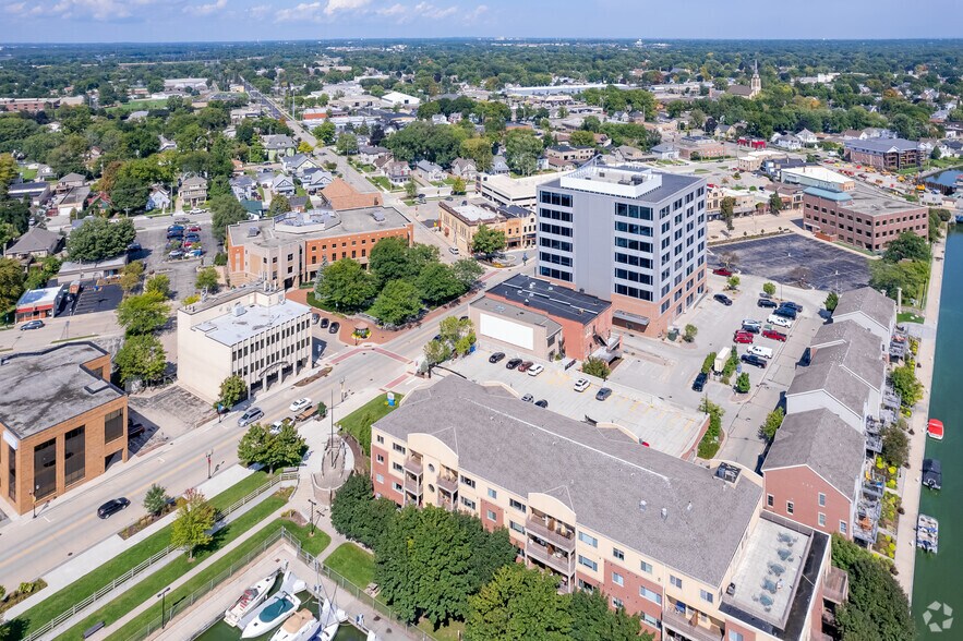 More Photos Of 150 N Main St, Menasha Office For Lease