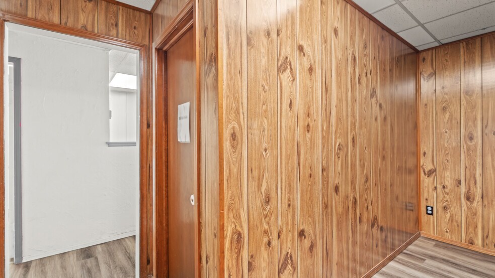 More Photos Of 8720 S Penn Ave, Oklahoma City Office For Sale