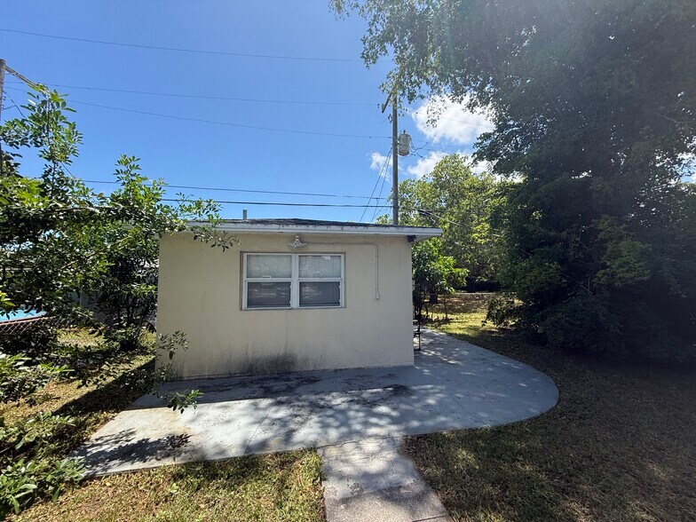 More Photos Of 26 SE 13th Ter, Dania Beach Apartments For Sale