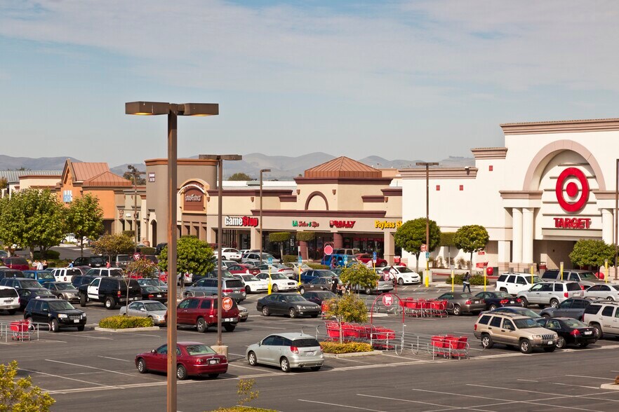 More Photos Of 1606 N Main St, Salinas General Retail For Lease