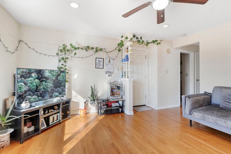 More Photos Of 8813 Dee Rd, Des Plaines Apartments For Sale