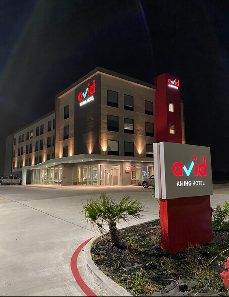 More Photos Of 281 Buddy Ganem Dr, Portland Hotel For Sale