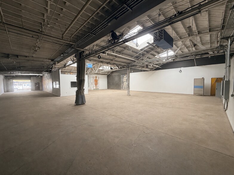 More Photos Of 3100 E 10th St, Oakland Warehouse For Lease