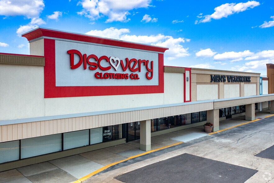 More Photos Of 1209-1253 E Golf Rd, Schaumburg Storefront For Lease