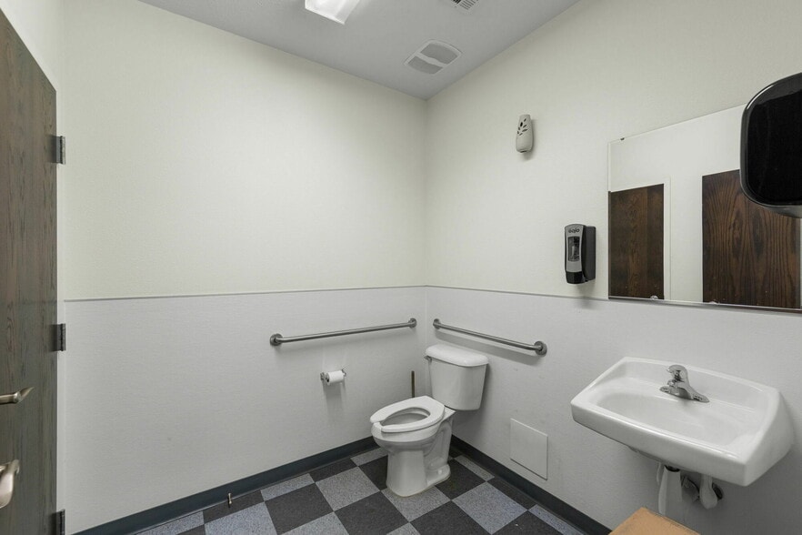 More Photos Of 457 N Old Highway 91, Hurricane Warehouse For Sale