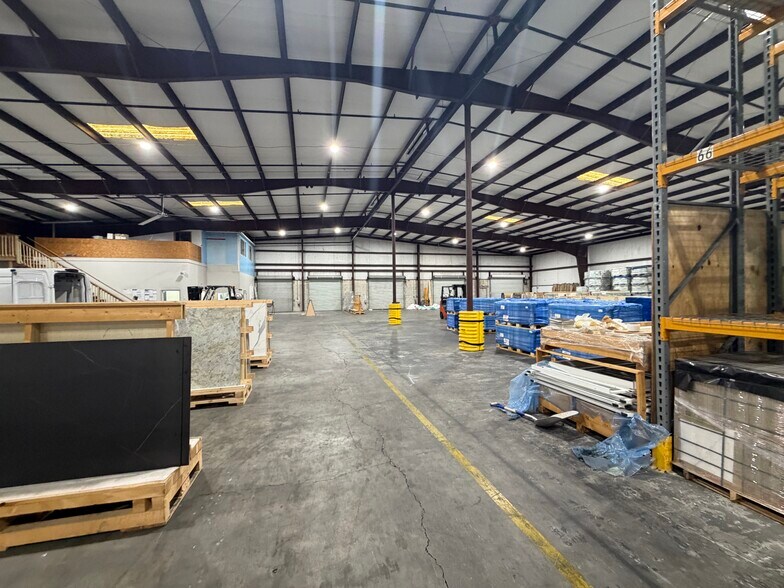 More Photos Of 3520 Old Metro Pky, Fort Myers Warehouse For Lease