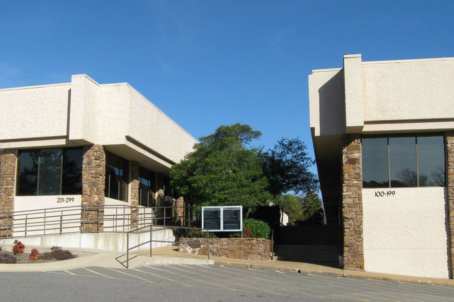 Primary Photo Of 1100 N University Ave, Little Rock Office For Lease