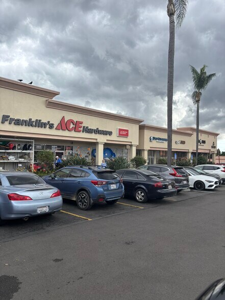 More Photos Of 7880 Telegraph Rd, Ventura Freestanding For Lease
