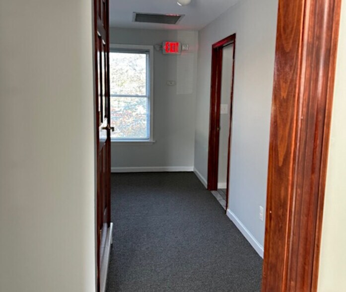 More Photos Of 456 W Jericho Tpke, Huntington Loft Creative Space For Lease