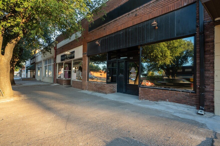 More Photos Of 102 W Elm St, Hillsboro Storefront Retail Office For Sale