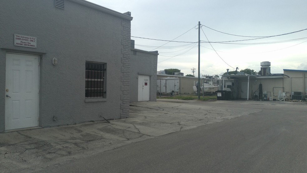 More Photos Of 1211 Miramar St, Cape Coral Office For Sale