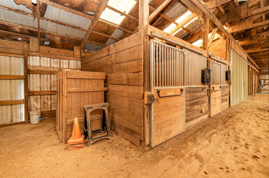 More Photos Of 7195 Singer Rd, Dayton Horse Stables For Sale