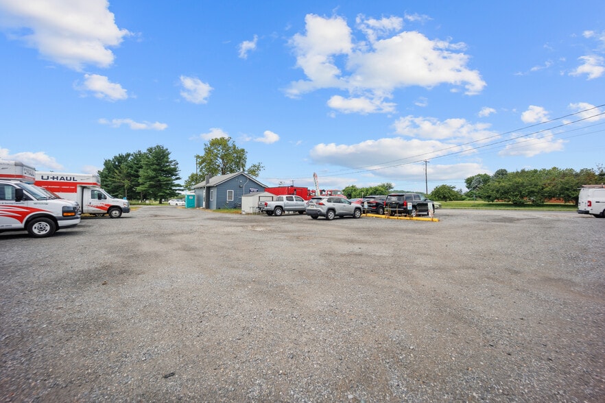 More Photos Of 2516-2518 N Dupont Pky, Middletown Freestanding For Sale