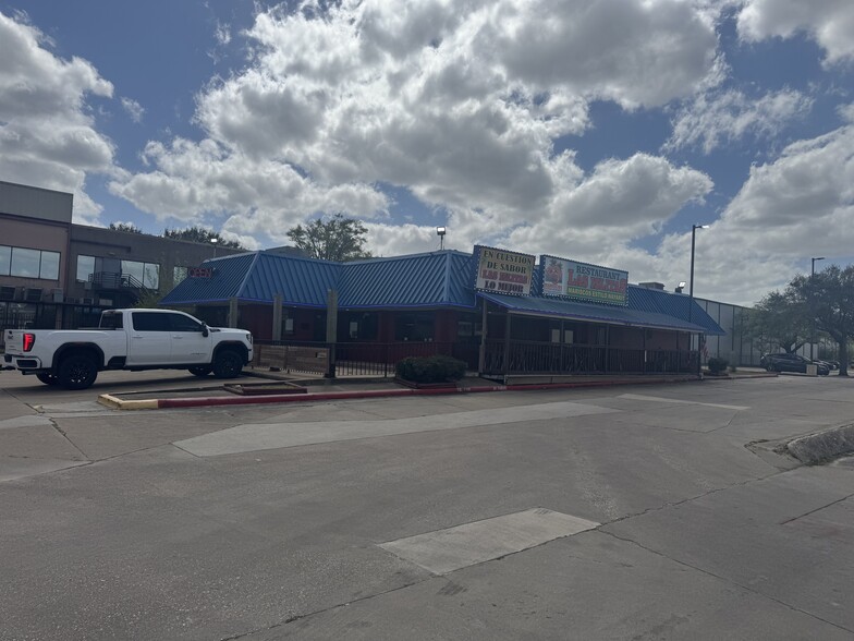 Primary Photo Of 9902 Gulf Fwy, Houston Restaurant For Sale
