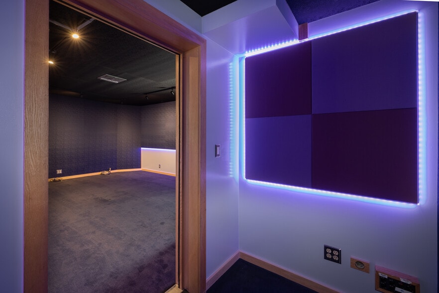 More Photos Of 5102 Vineland Ave, North Hollywood Movie Radio TVStudio For Sale