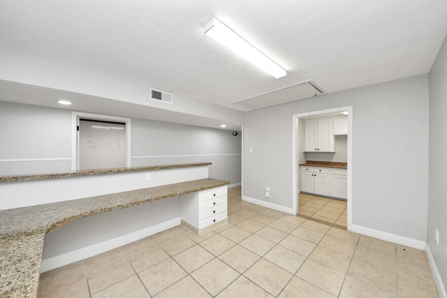 More Photos Of 2001 John St, Pasadena Office For Sale