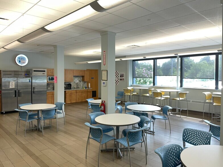 More Photos Of 385 Long Hill Rd, Guilford Warehouse For Lease