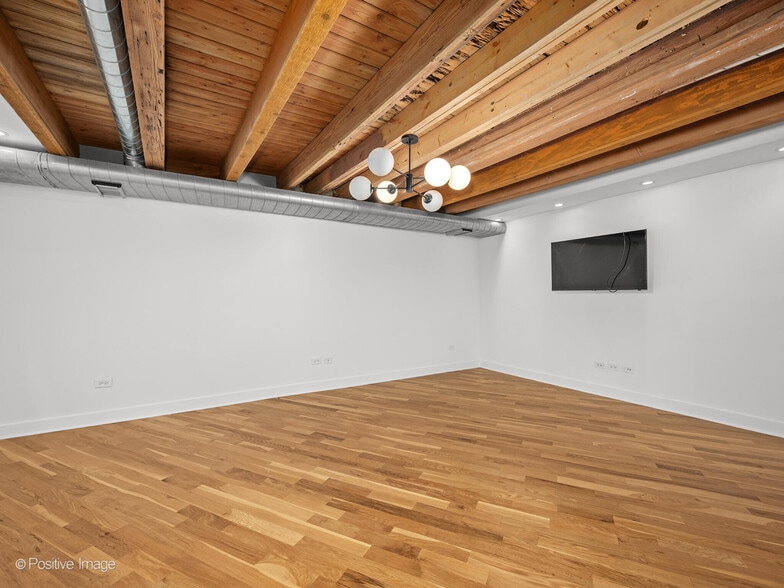More Photos Of 1817 Church St, Evanston Loft Creative Space For Sale