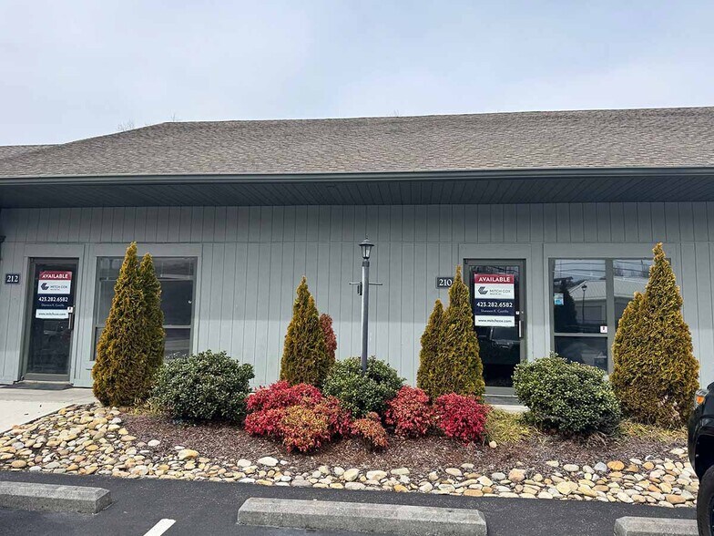 More Photos Of 926 W Oakland Ave, Johnson City Office For Lease