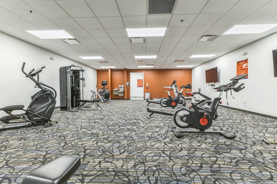 More Photos Of 25800 Northwestern Hwy, Southfield Office For Lease