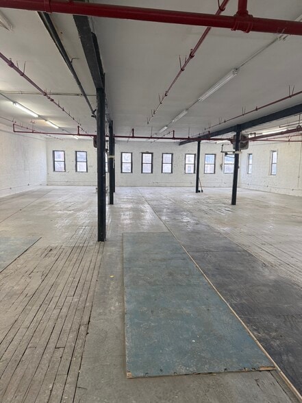 More Photos Of 4130 Park Ave, Bronx Manufacturing For Lease