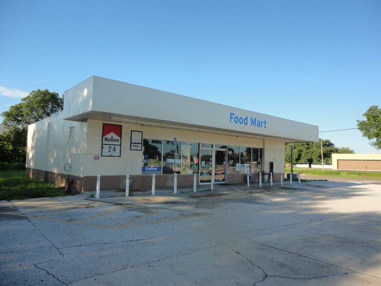 More Photos Of 193 Barton Blvd, Rockledge Service Station For Sale