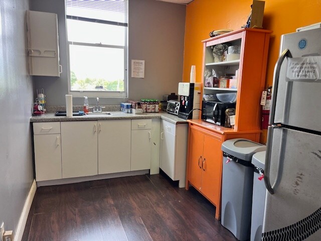 More Photos Of 2835 Hollywood Blvd, Hollywood Office For Lease