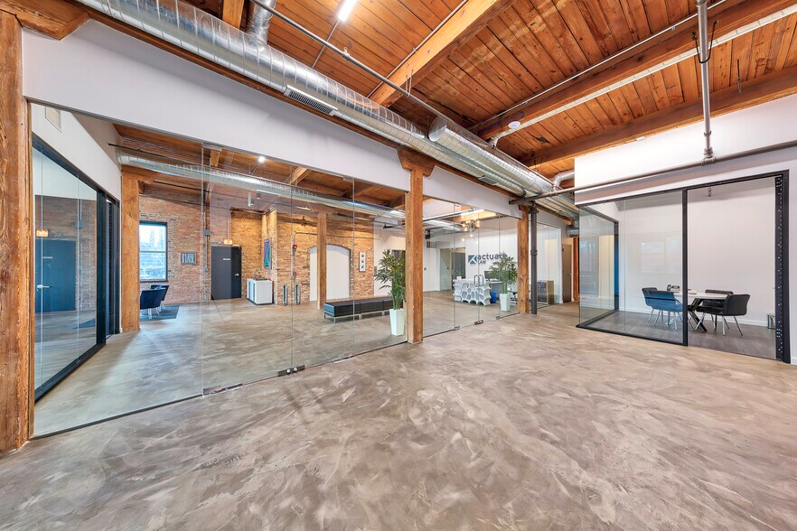 More Photos Of 641-651 W Lake St, Chicago Office For Lease