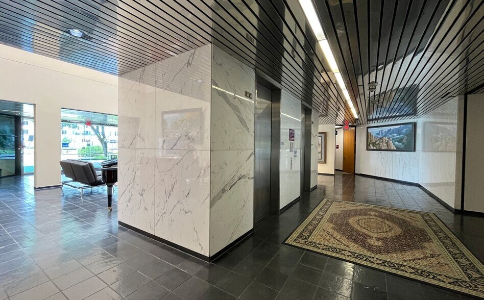 More Photos Of 9432 Katy Fwy, Houston Office For Lease