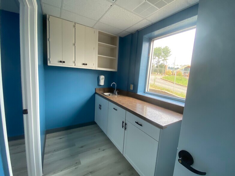 More Photos Of 1401 Applewood Dr, Dalton Medical For Lease
