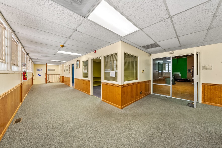 More Photos Of 655 W Umpqua St, Roseburg Radio TVTransmission Facilities For Sale