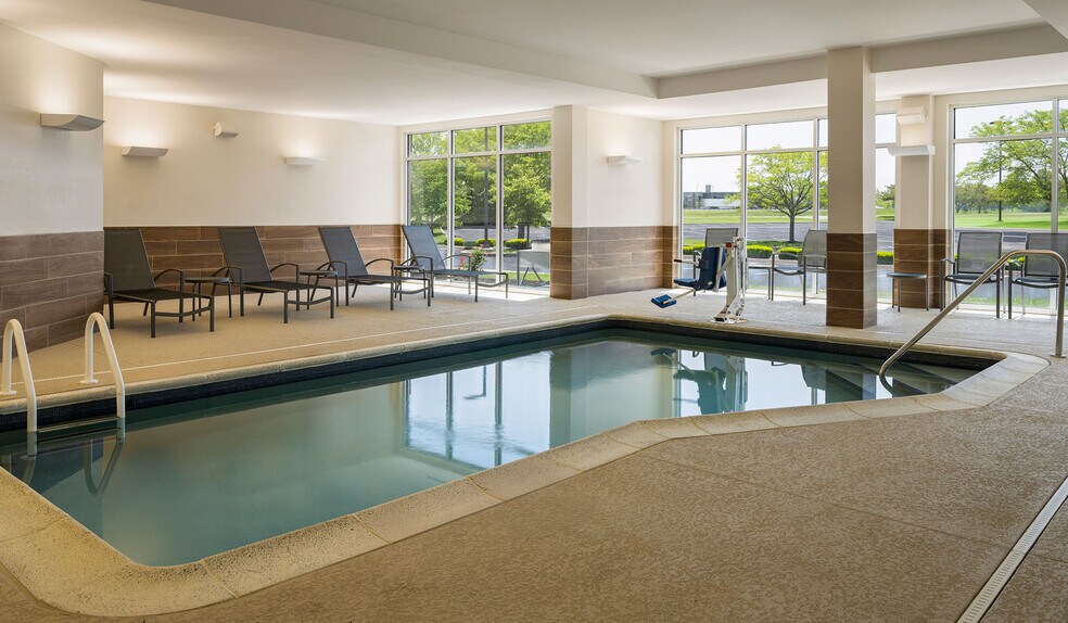 More Photos Of 10495 Crosspoint Blvd, Indianapolis Hotel For Sale