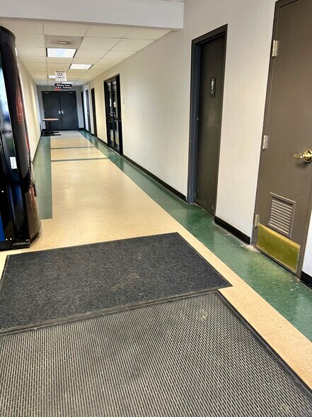 More Photos Of 3907 SW Burlingame Rd, Topeka Office For Sale