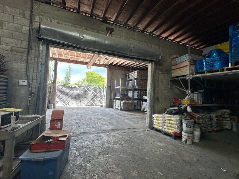 More Photos Of 2116 N Dixie Hwy, Hollywood Flex For Lease