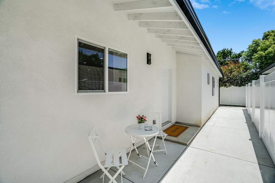 More Photos Of 7008 Encino Ave, Van Nuys Apartments For Sale